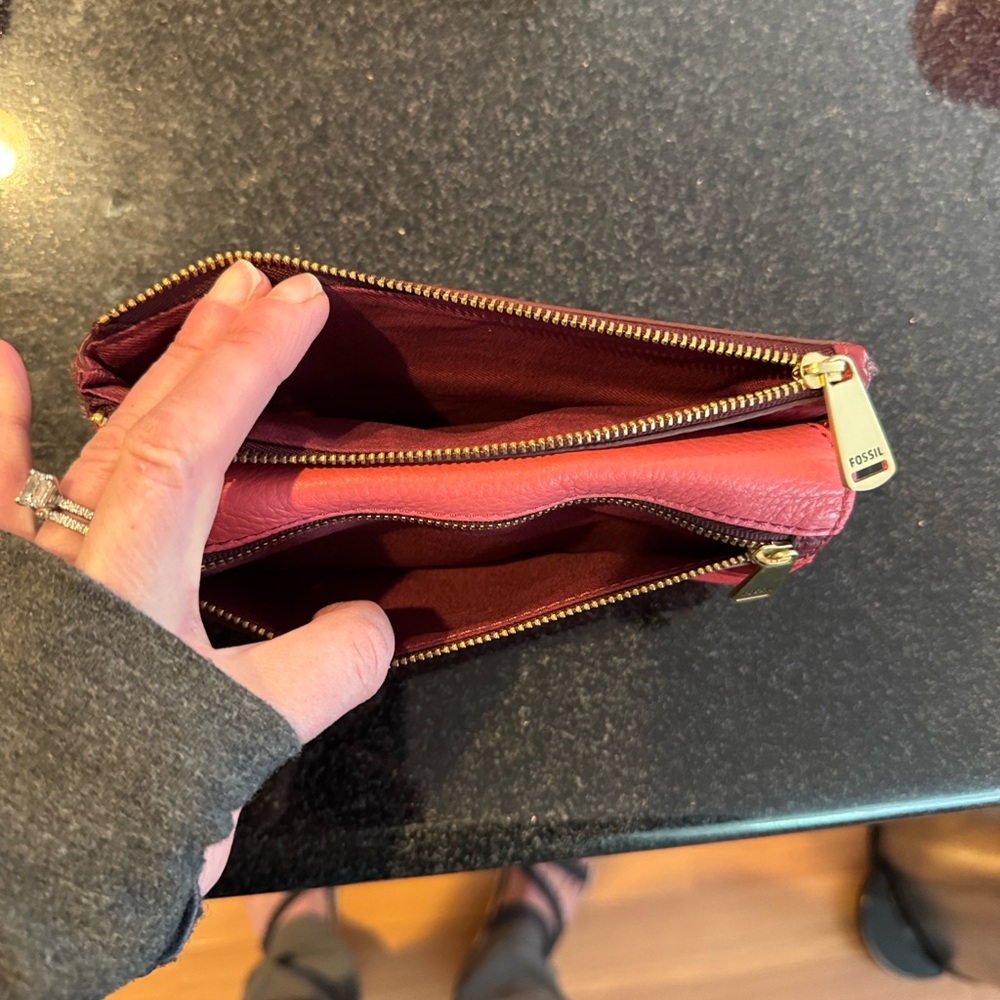 Fossil Deep Red Leather Card & Key Organizer Wallet - Picture 2 of 4